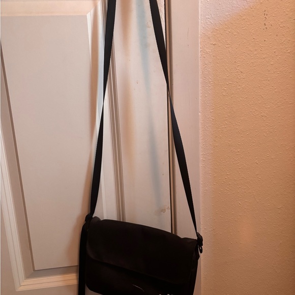 Nike Black Crossbody Bag with Adjustable Strap - Picture 2 of 4
